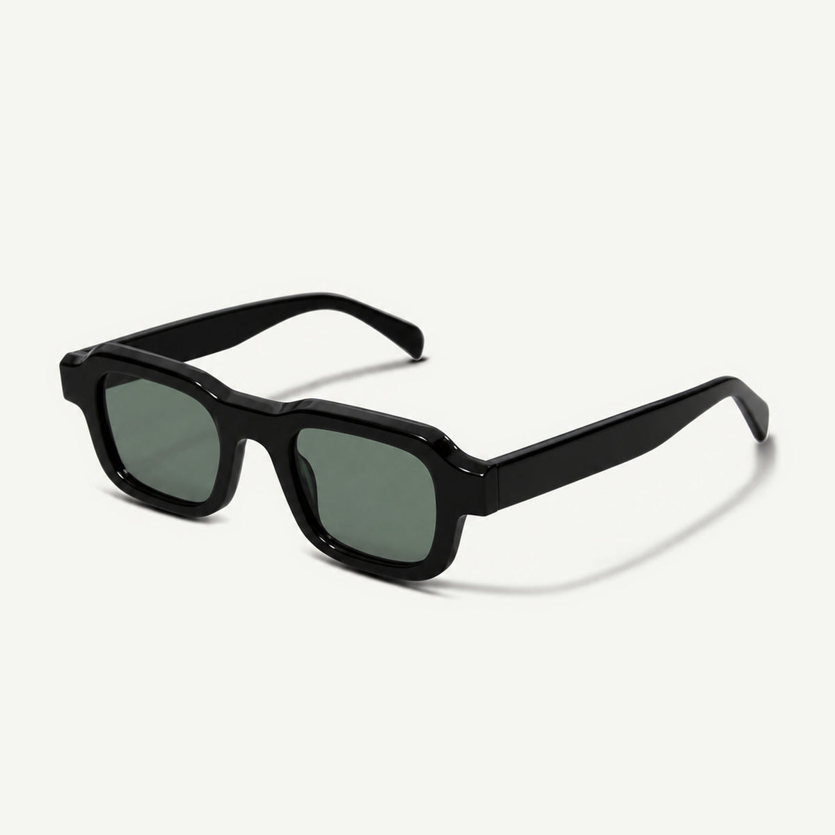 Vista tre quarti occhiali da sole rettangolari bold nero lucido Gantis Luna